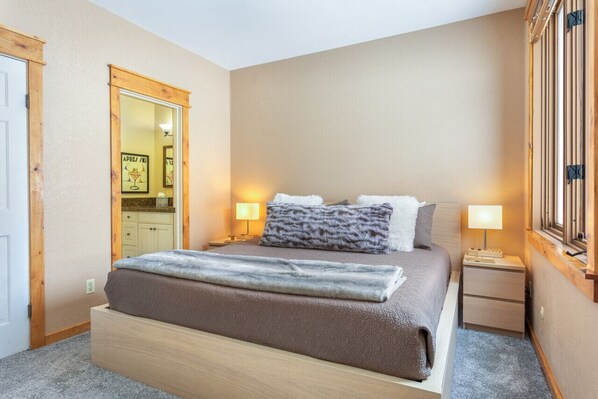 2 bedrooms, desk, iron/ironing board, free WiFi