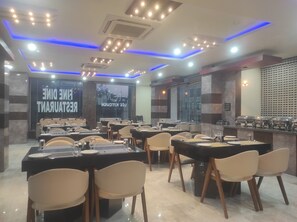 Restaurant - Lee Palace Hotel (Biswanath)