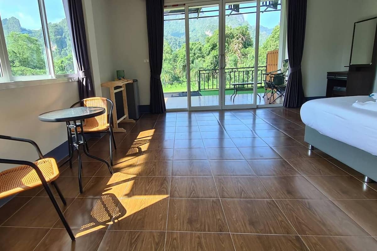 Single Room, 1 King Bed, Mountain View, Mountainside | 1 bedroom, free WiFi