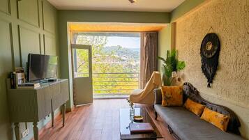 Family Room | Free WiFi