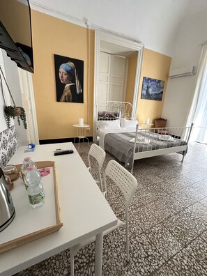 Rom – comfort | Skrivebord, strykejern/-brett og wi-fi (inkludert)