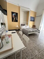 Camera Comfort | Una scrivania, ferro/asse da stiro, Wi-Fi gratuito