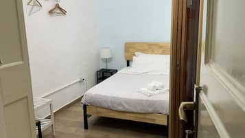 City Single Room | 1 bedroom, desk, iron/ironing board, free WiFi