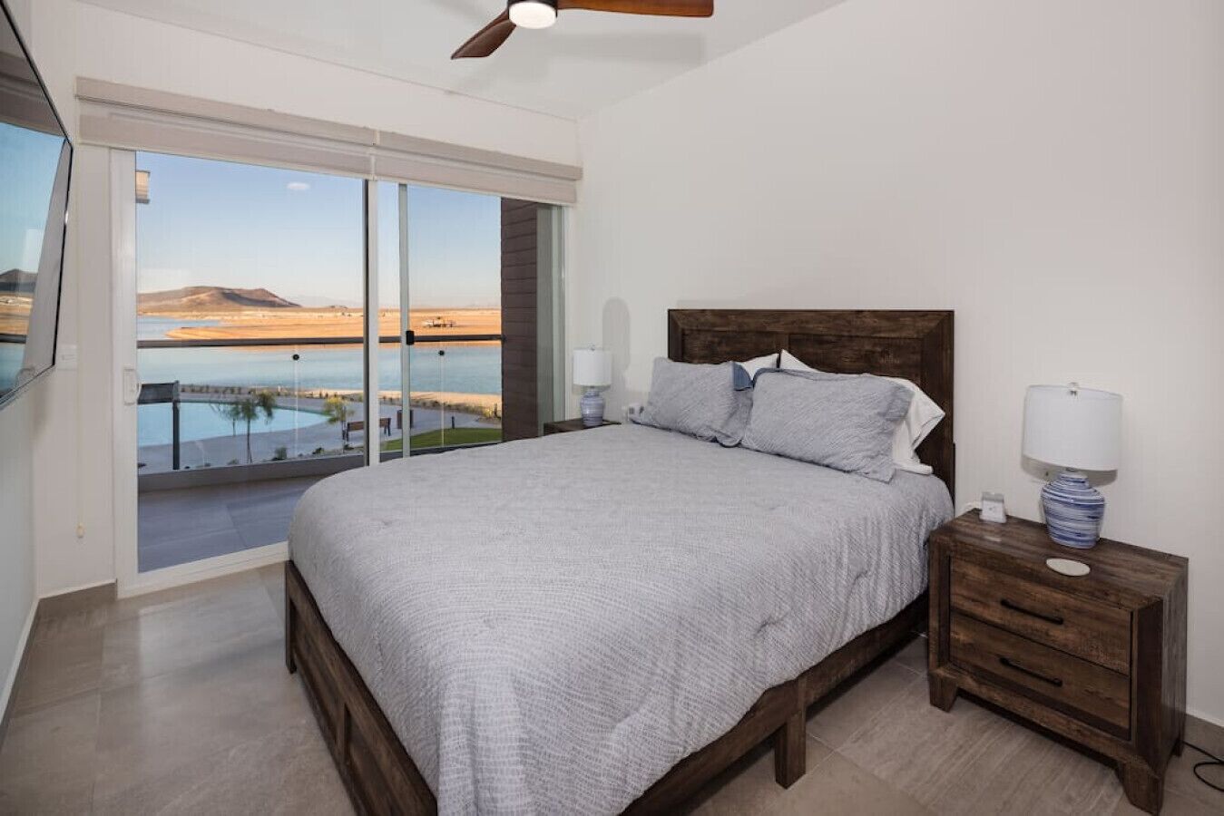 2 bedrooms, desk, iron/ironing board, WiFi