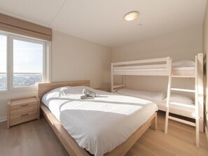 2 bedrooms, in-room safe, iron/ironing board, free WiFi - Modern apartment with beautiful sea view! (Blankenberge)
