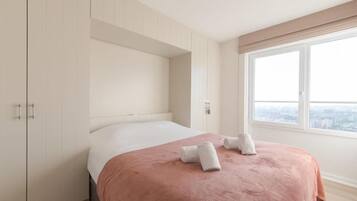 2 slaapkamers, een kluis op de kamer, een strijkplank/strijkijzer