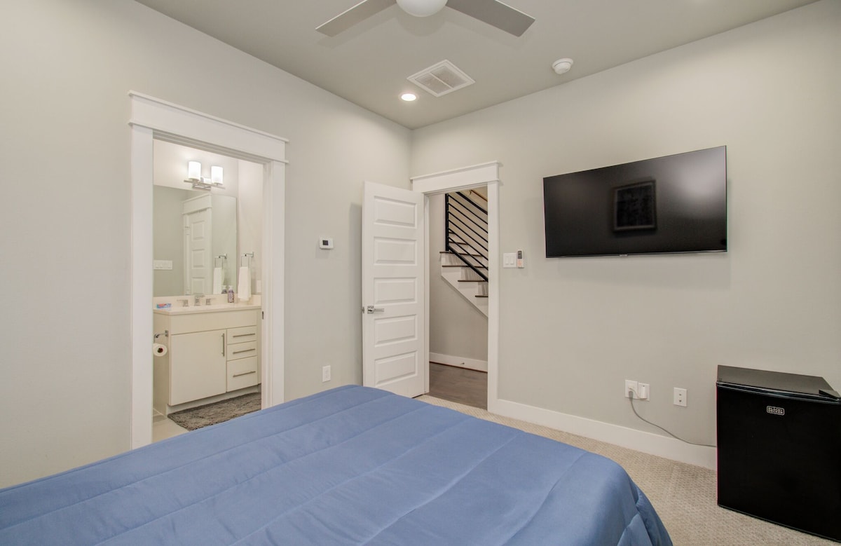 Photo 4 of Luxurious Houston NRG/Medical Center Townhome
