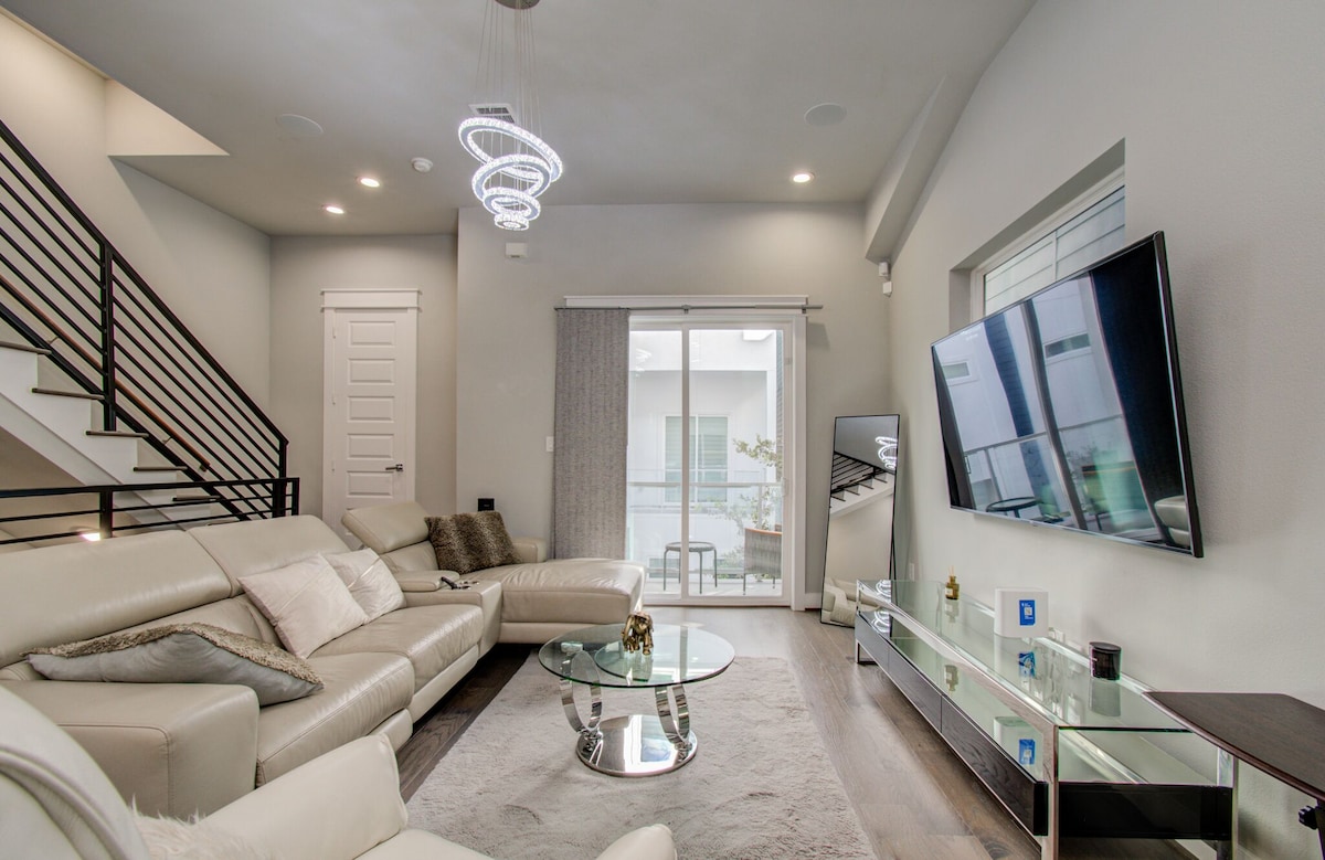 Photo 10 of Luxurious Houston NRG/Medical Center Townhome