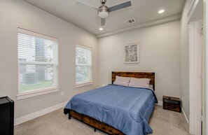 3 bedrooms, iron/ironing board, WiFi, bed sheets