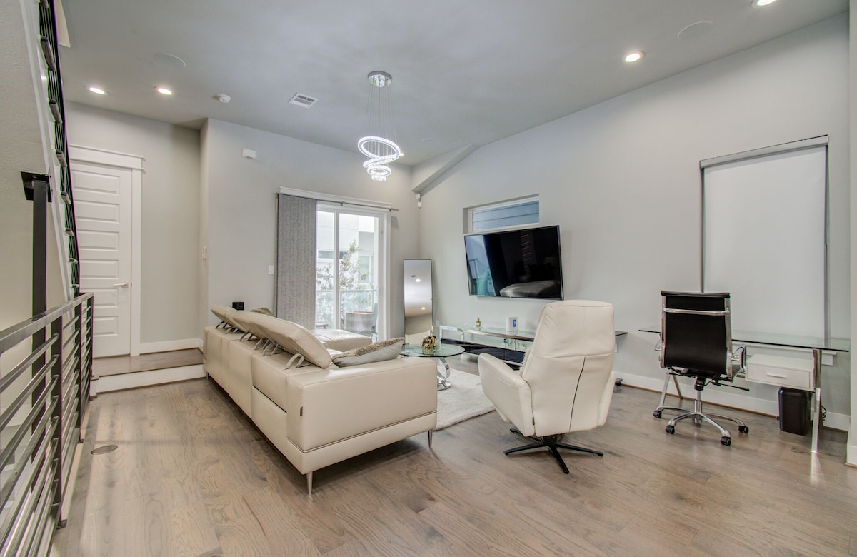 Photo 8 of Luxurious Houston NRG/Medical Center Townhome
