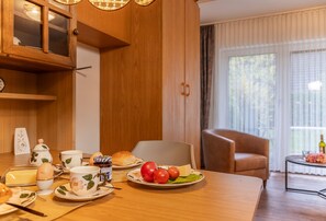 Dining - Anmutig und Neuzeitlich: Diese Niedlich Eingerichtete Erdgeschoss-suite von ca (Harlesiel)