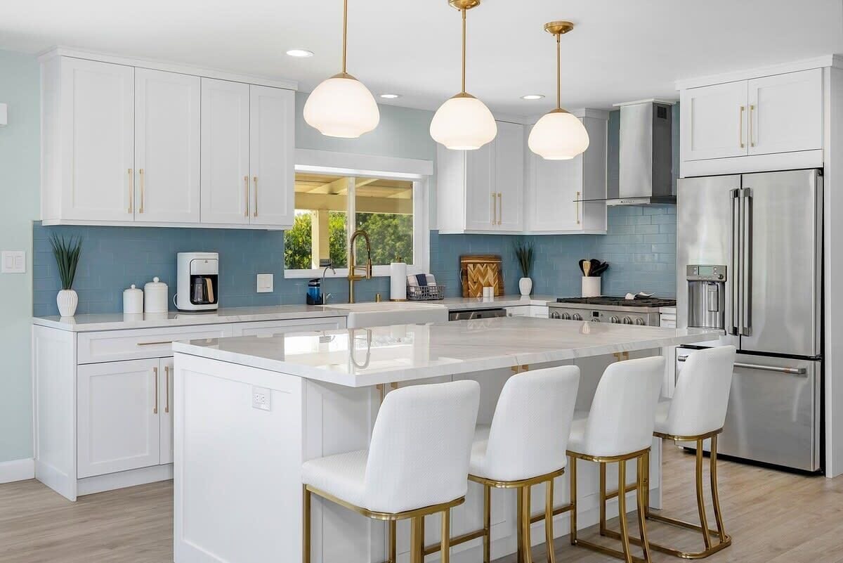 Fridge, oven, stovetop, dishwasher