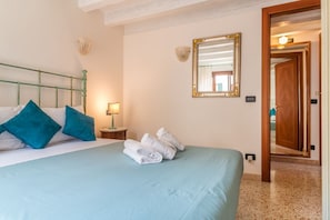 Iron/ironing board, WiFi, bed sheets