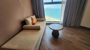 Luksusstudio, 1 soverom, strandutsikt | Utsikt mot strand/hav