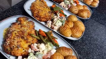 2 restaurants, breakfast, lunch, dinner served; African cuisine