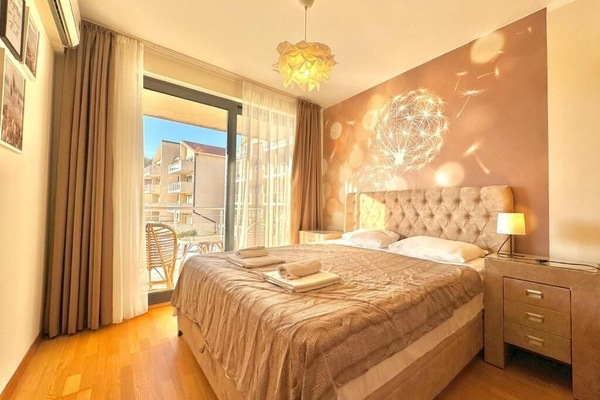 Premium Apartment | 2 bedrooms, desk, iron/ironing board, WiFi (free)
