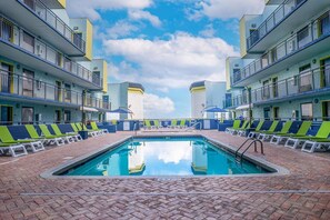 Pool - Magnificent Oceanfront Suite: 11th Flr (Myrtle Beach)