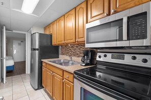 冰箱、微波炉、烤箱、炉灶