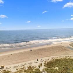 På stranden