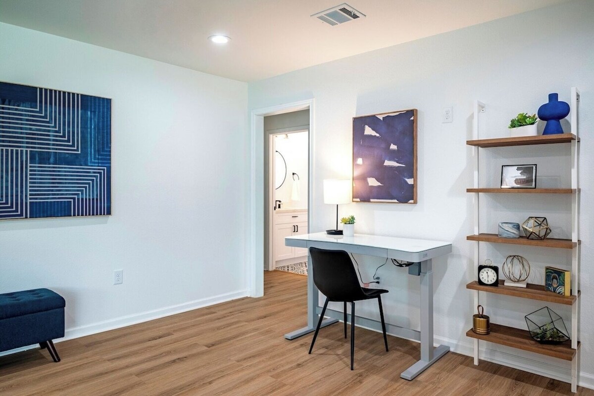 Photo 23 of Fenced Backyard | King Bed | Open Plan | Modern