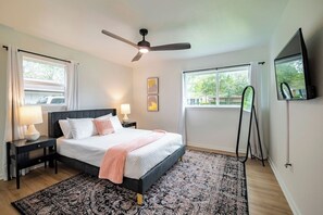 3 bedrooms, desk, iron/ironing board, travel crib