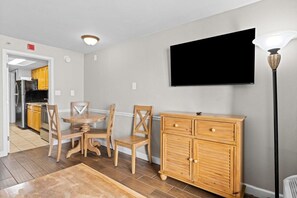 Dining - Airy Oceanfront Suite with Breakfast 14th Floor (Myrtle Beach)