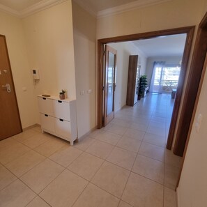 Interior - T2 INFANTE MODERNO WI-FI GARAGEM 50 M PRAIA (Quarteira)