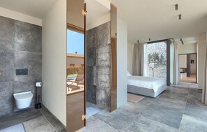 3 Schlafzimmer, Zimmersafe, Bügeleisen/Bügelbrett, Reisekinderbett