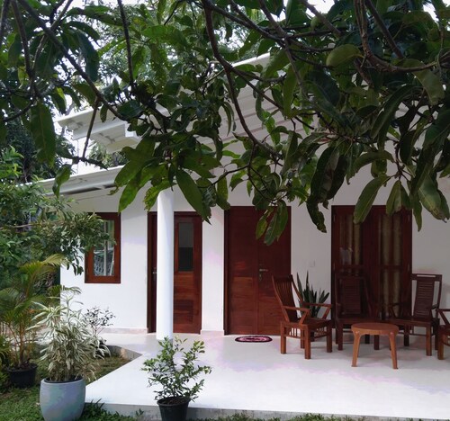 Enjoy the warm sea wind, only 400m to the beach ! Enjoy peaceful environment.