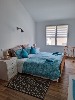 2 chambres, fer et planche à repasser, Wi-Fi gratuit, draps fournis