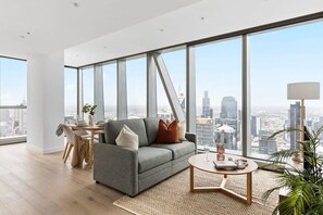 TV, offices - A Chic 2BR Apt with Panoramic Views, FREE Parking (Melbourne)