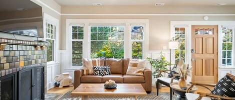 TV, fireplace, stereo