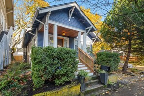 Exterior - Historic Gem in the U District (Seattle)