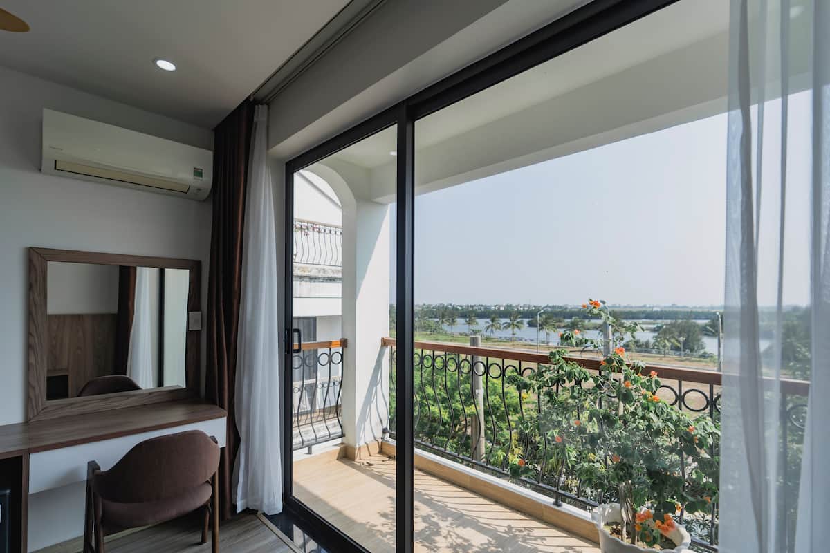 Premium bedding, pillow-top beds, minibar, individually decorated
