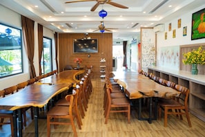 Family dining - 1 Stop Vivi An Bang Beach Hoi An Hotel (Da Nang)