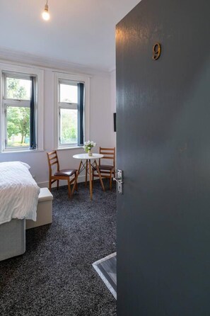 Studio, 1 Queen Bed | Free WiFi, bed sheets - Charming 1-bed Studio9 in Coventry (Coventry)