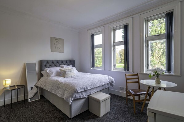 Studio, 1 Queen Bed | Free WiFi, bed sheets - Charming 1-bed Studio9 in Coventry (Coventry)