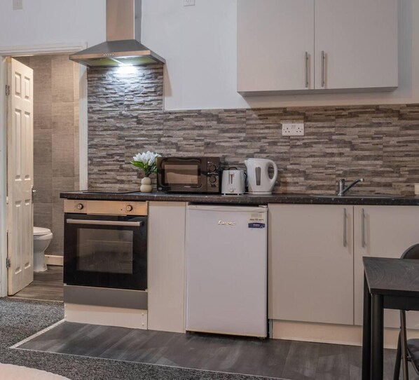 Studiolejlighed - 1 queensize-seng | Privat køkken | Køleskab, mikrobølgeovn, ovn, kogeplade
