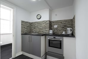 Monolocale, 1 letto queen | Cucina privata | Frigorifero, microonde, forno, piano cottura