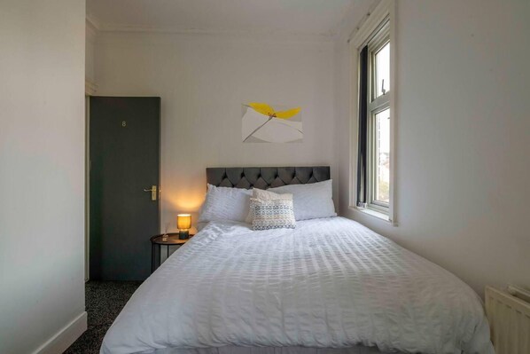 Studio, 1 Queen Bed | Free WiFi, bed sheets - Fully Serviced 1-bed Studio8 in Coventry (Coventry)