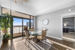 تناول الطعام