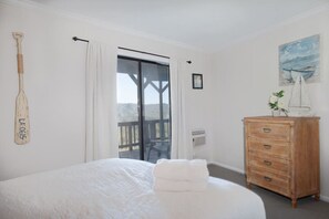 3 bedrooms, desk, iron/ironing board, travel cot