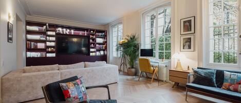 TV, fireplace, video games