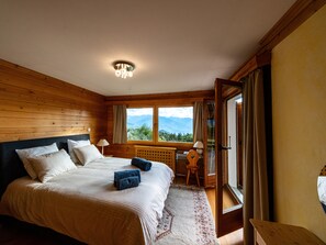 4 soveværelser, skrivebord, strygejern/strygebræt, Wi-Fi