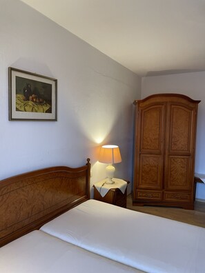 2 bedrooms, bed sheets