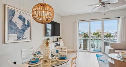 4 min Walk to Beach, Pool, Private Roof Deck, Hot Tub, Ping Pong