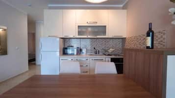 Refrigerador, microondas, tetera/pava eléctrica, tostadora
