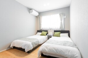 4 bedrooms, desk, iron/ironing board, free WiFi