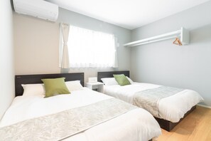4 chambres, bureau, fer et planche à repasser, accès au Wi-Fi (inclus)