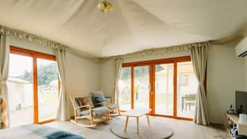 1 habitación, escritorio, wifi gratis y ropa de cama